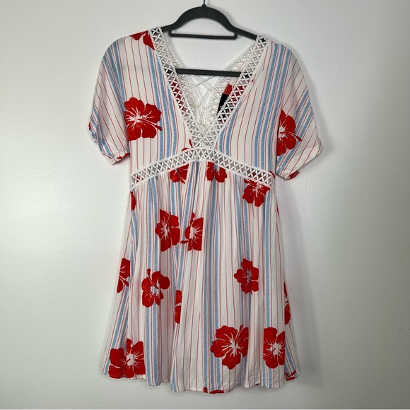 LULUS Pretty Mama Hibiscus Floral Tropical Short Sleeve Dress Womens M - Picture 2 of 12